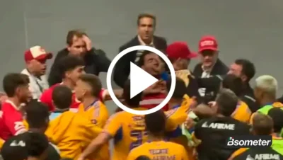 Ángel Correa y Antonio Pollo Briseño durante la polémica posterior al Toluca vs Tigres en la final de Concacaf
