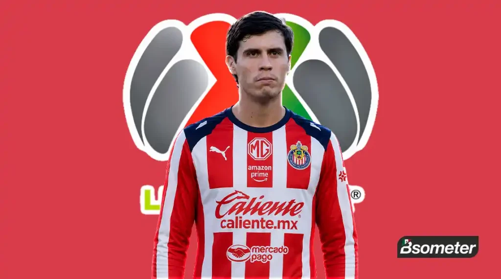 Diego Campillo con la camiseta de Chivas durante un partido de Liga MX antes de un posible interés de Cruz Azul