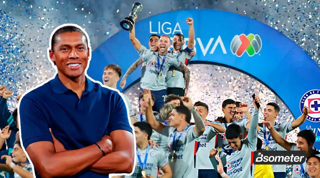 Joel Huiqui celebrando con Cruz Azul tras el título mientras Víctor Velázquez define su futuro en el club.