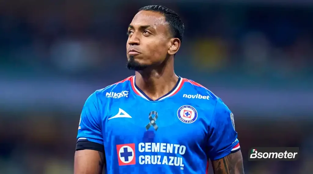 Willer Ditta con el uniforme de Cruz Azul