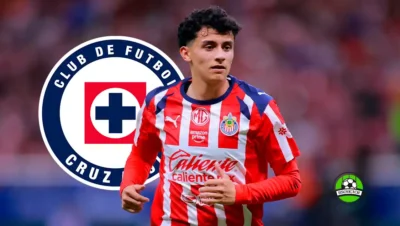 Richard Ledezma con el uniforme de Chivas en partido de Liga MX