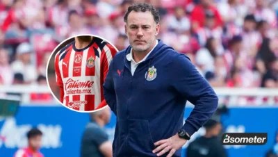 Diego Milito dt de Chivas durante partido en Liga MX