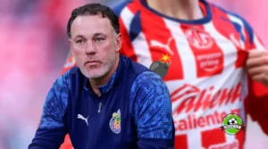 Gabriel Milito, dt de Chivas durante partido de Liga MX
