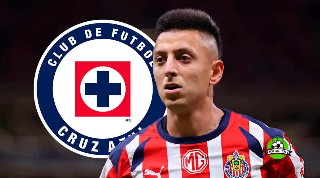 Roberto Alvarado durante partido de Liga MX con Chivas
